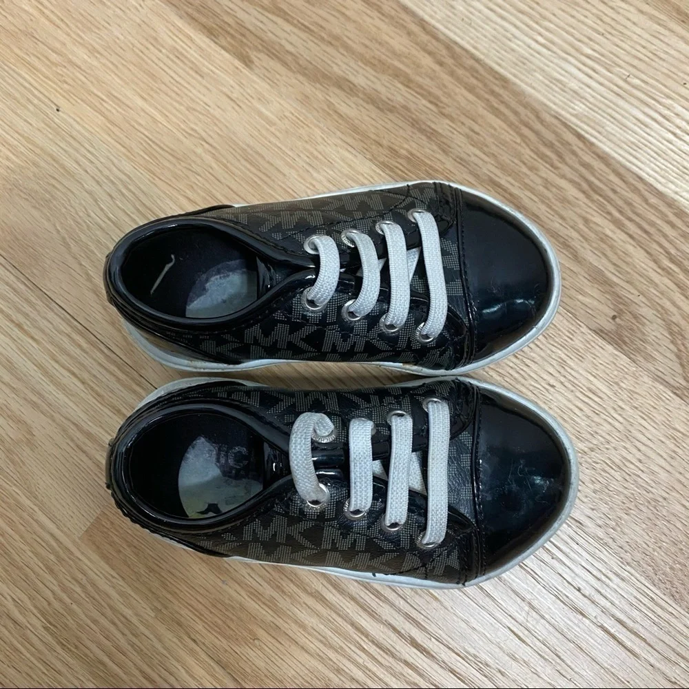 Michael Kors Low Top Sneaker Sz 5 Baby Kids Girls